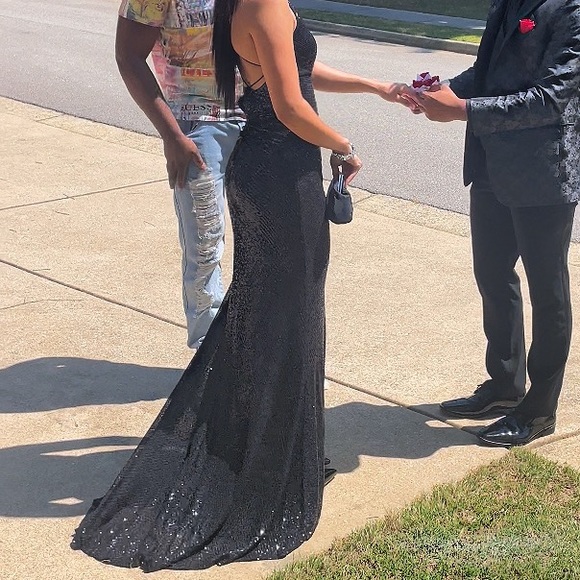 Black sequins formal dress - Picture 4 of 5